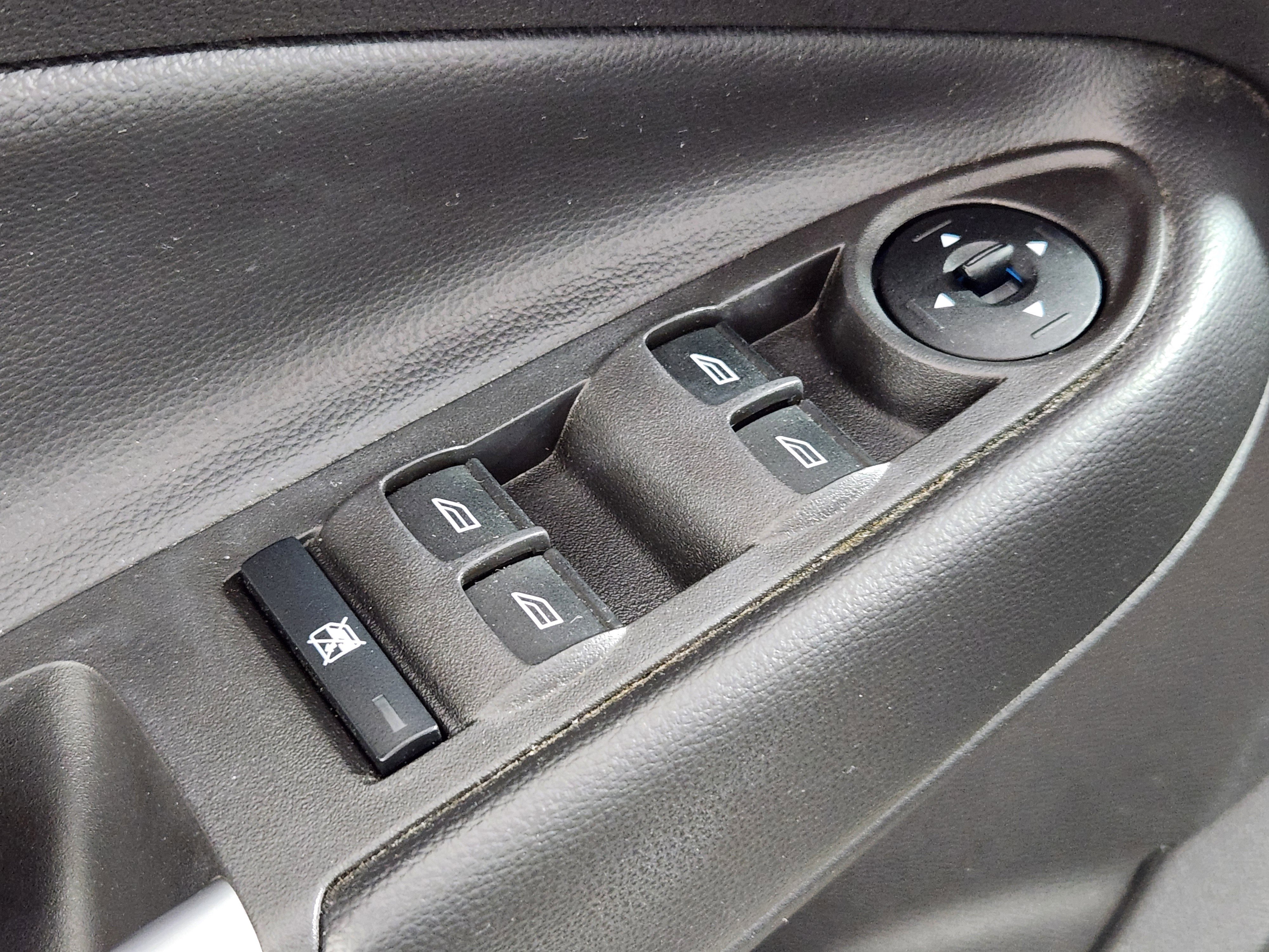 Certified 2018 Ford Escape SE w/ Ford Safe & Smart Package image 17