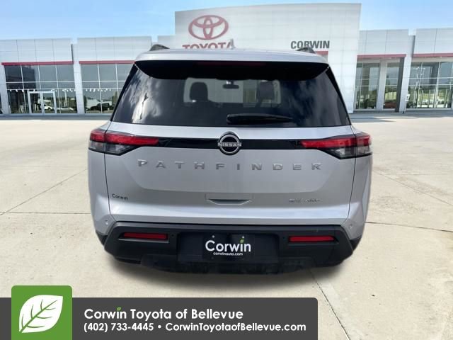Used 2024 Nissan Pathfinder SV image 4