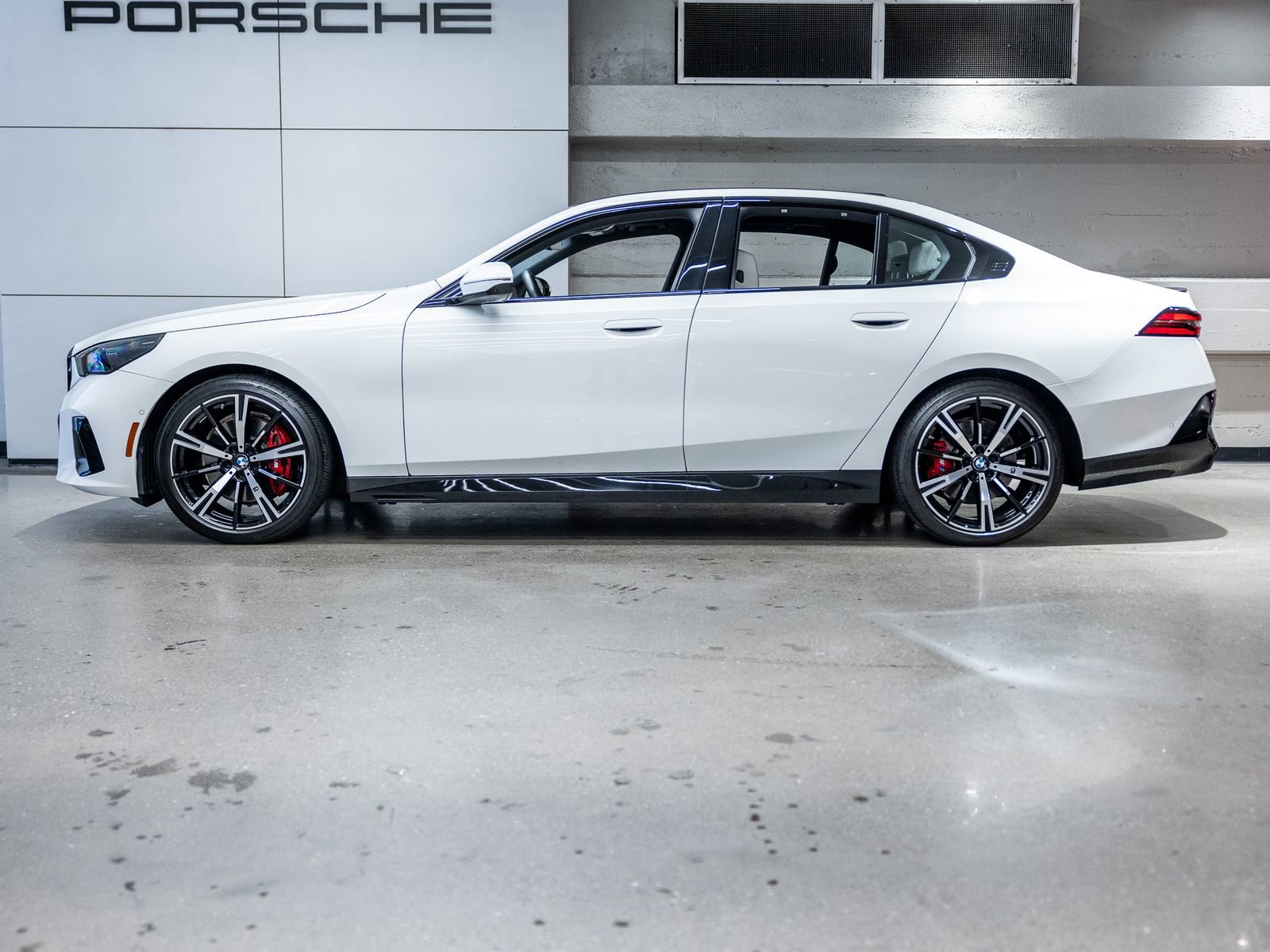 Used 2024 BMW 530i w/ Executive Package image 2