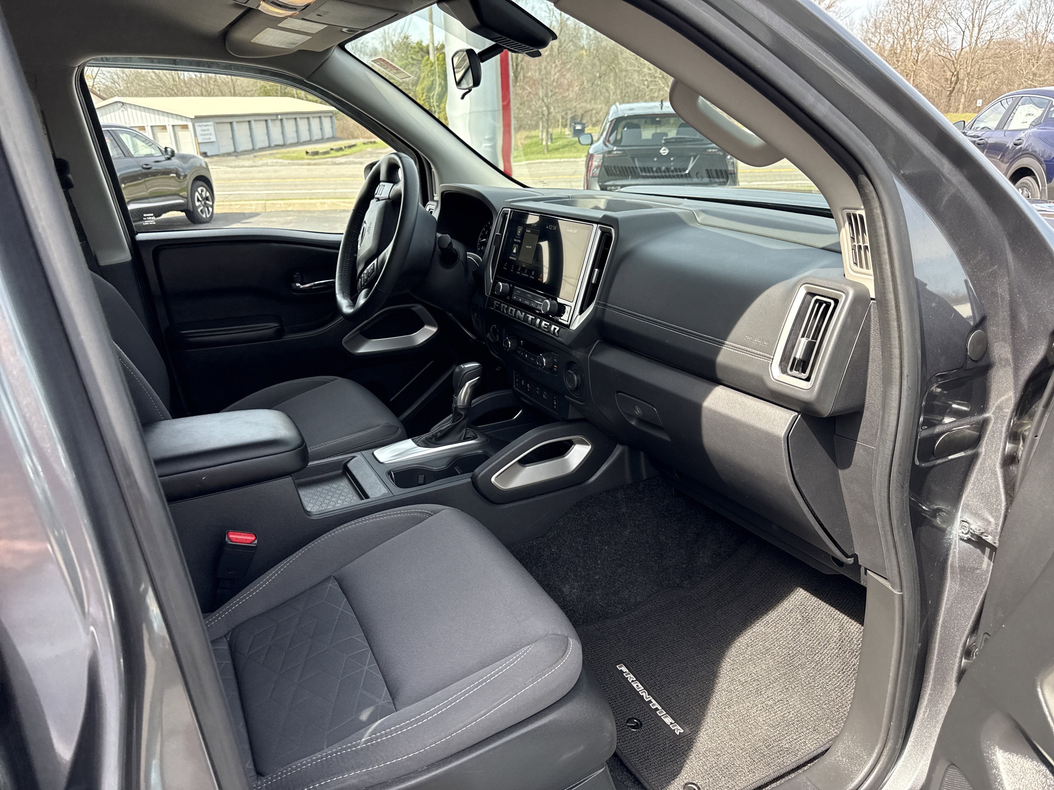 Used 2025 Nissan Frontier SV w/ SV Convenience Package image 16