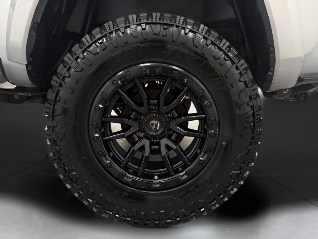 Used 2019 Toyota Tacoma TRD Sport w/ Technology Package AWD/4WD image 28
