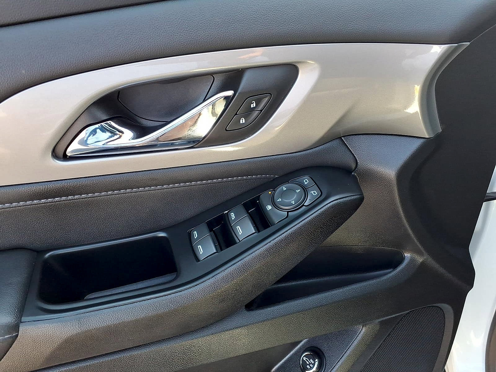 Certified 2023 Chevrolet Traverse LT w/ LPO, Floor Liner Package image 11