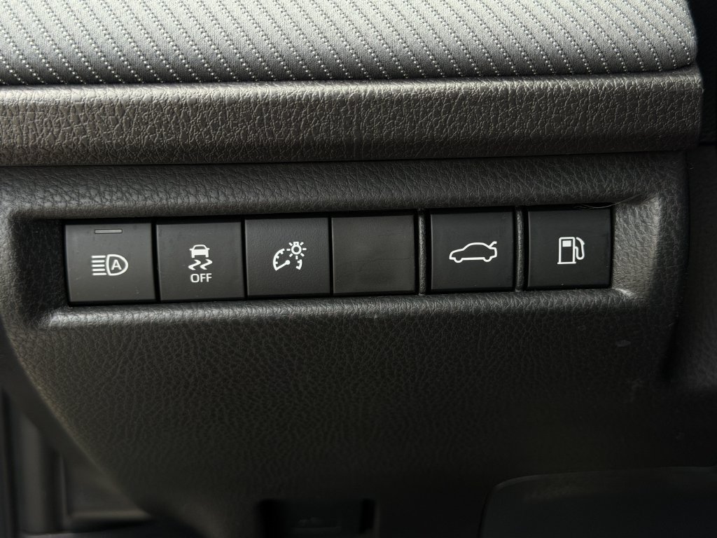 Used 2025 Toyota Camry SE w/ Convenience Package FWD image 23