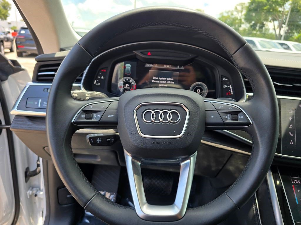 Used 2023 Audi Q8 Prestige AWD/4WD image 18
