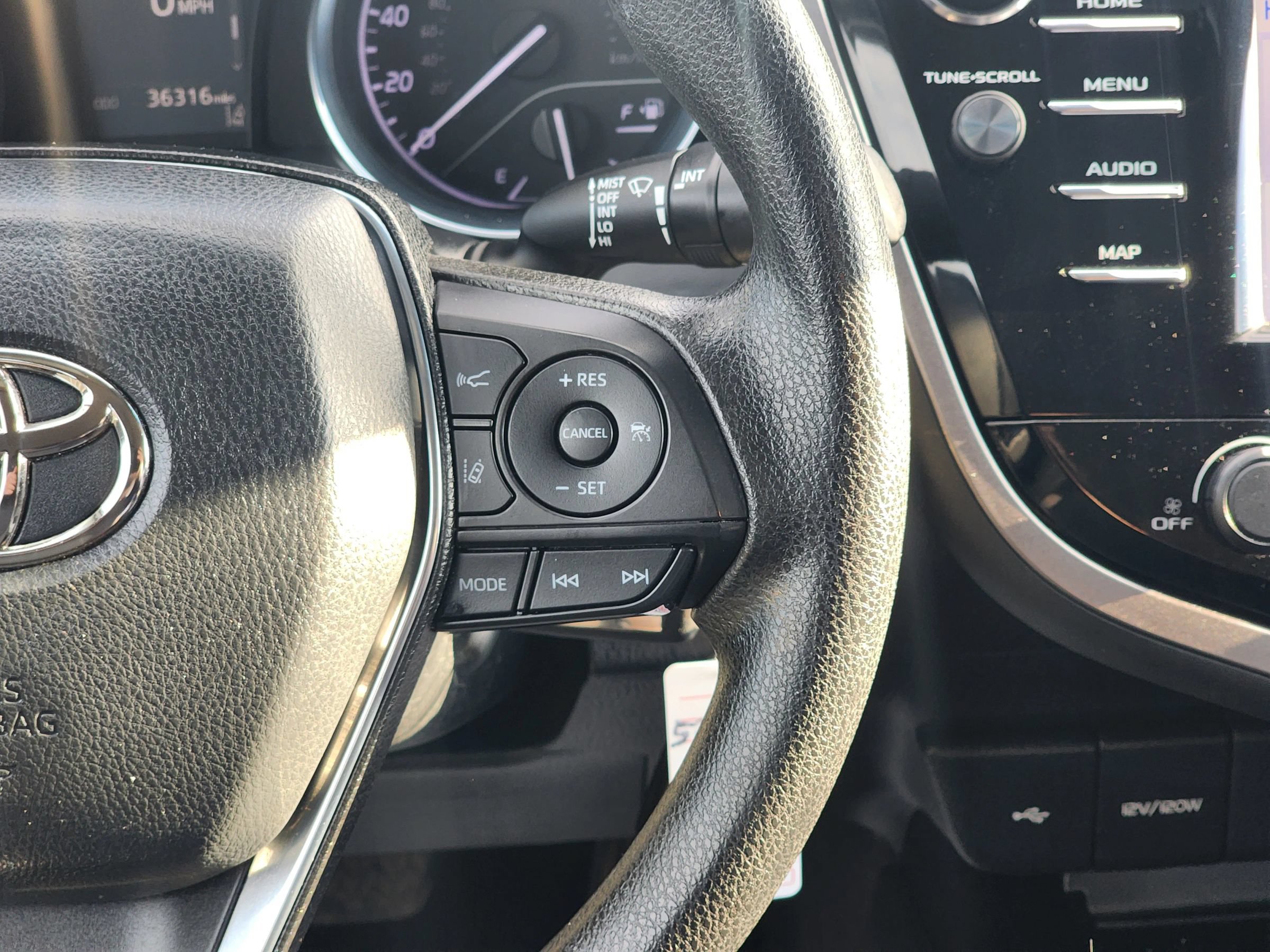 Used 2020 Toyota Camry LE FWD image 13