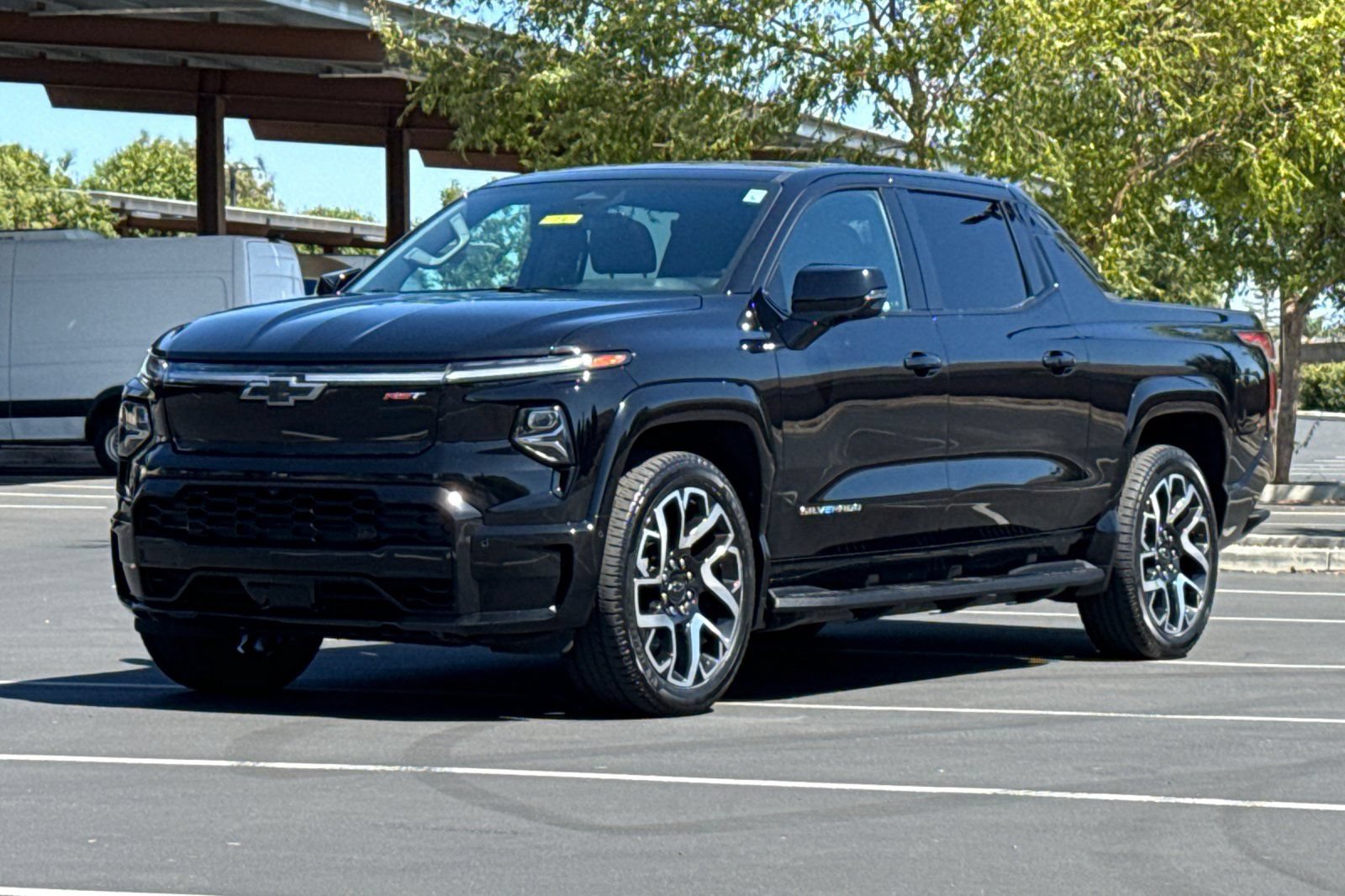 Used 2025 Chevrolet Silverado EV RST AWD/4WD image 16