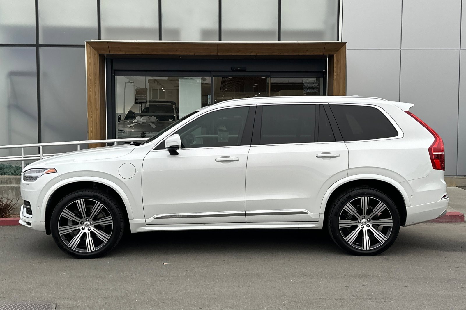 Certified 2022 Volvo XC90 T8 Inscription w/ Advanced Package image 6