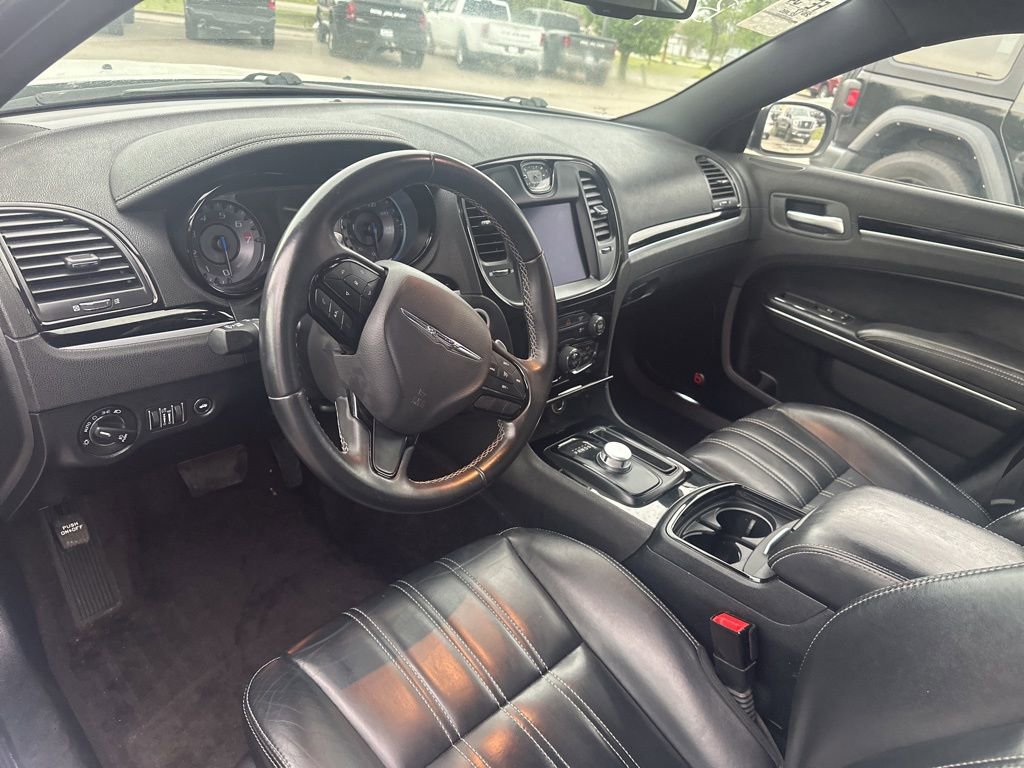 Used 2017 Chrysler 300 S image 5