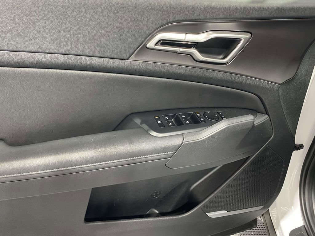 Used 2026 Kia Sportage EX w/ EX Panorama Roof Package image 19