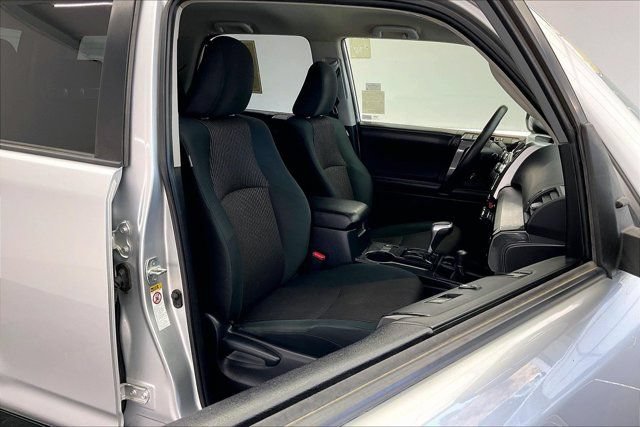 Used 2018 Toyota 4Runner TRD Off-Road w/ Convenience Package AWD/4WD image 6