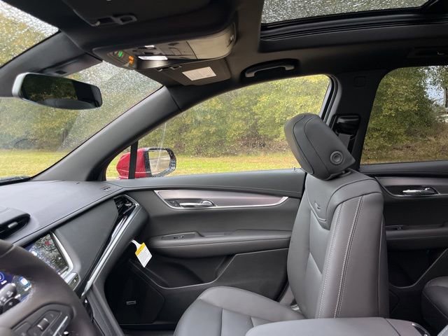 New 2025 Cadillac XT6 Luxury image 18