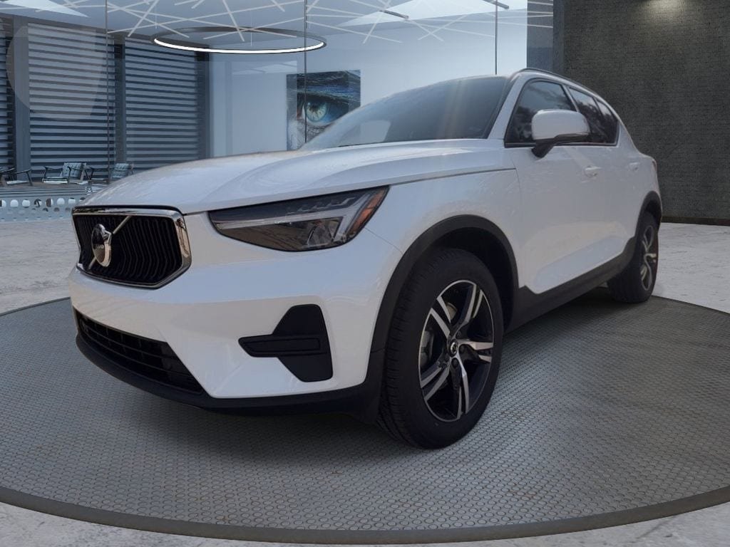 Used 2023 Volvo XC40 B5 Core w/ Convenience Package AWD/4WD image 2