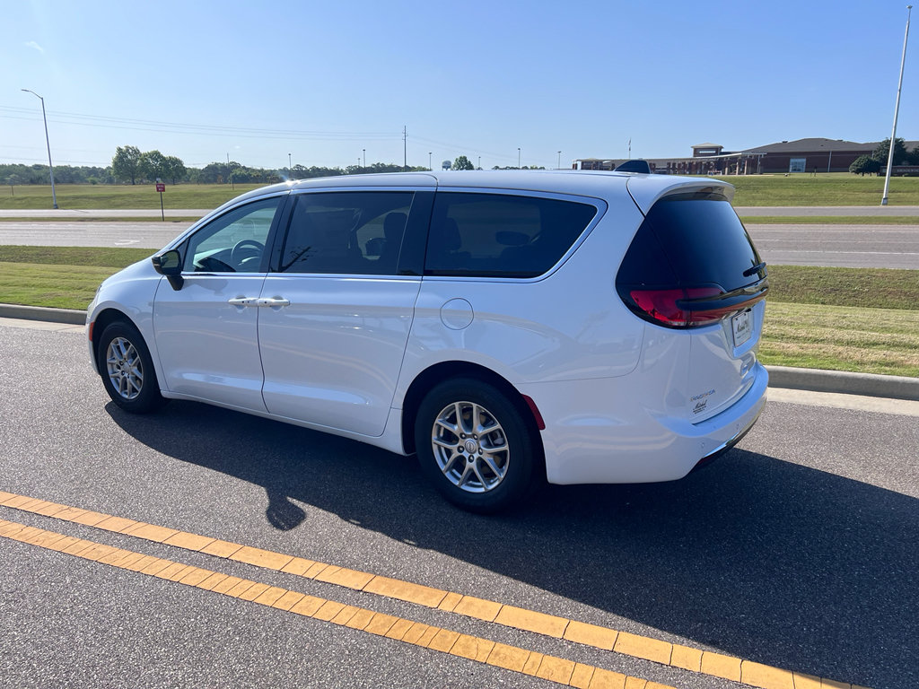 New 2026 Chrysler Pacifica Select FWD image 6