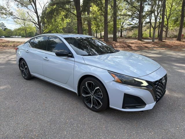 Used 2023 Nissan Altima 2.5 SR w/ SR Premium Package FWD image 7