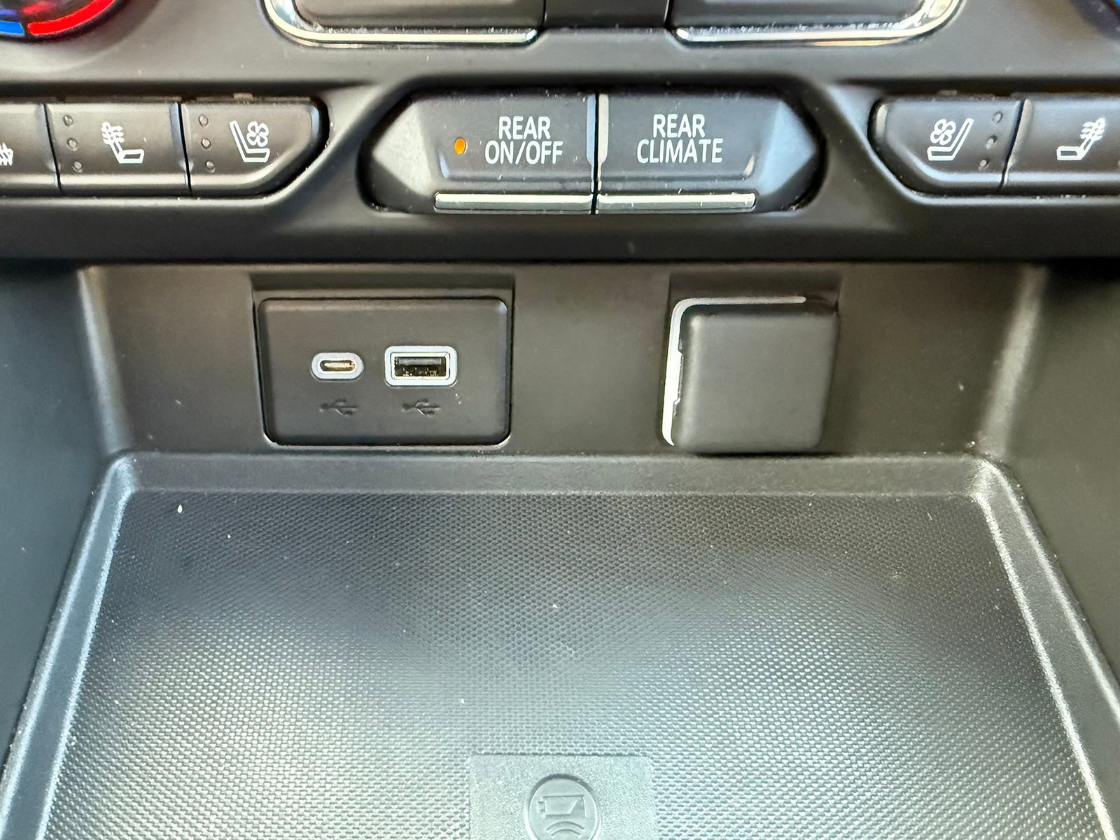 Used 2023 Chevrolet Suburban High Country image 26