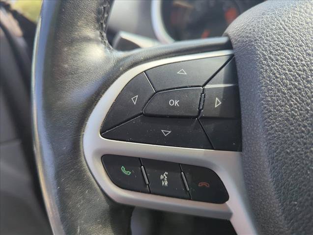 Used 2018 Jeep Cherokee Latitude Plus w/ Cold Weather Group AWD/4WD image 13