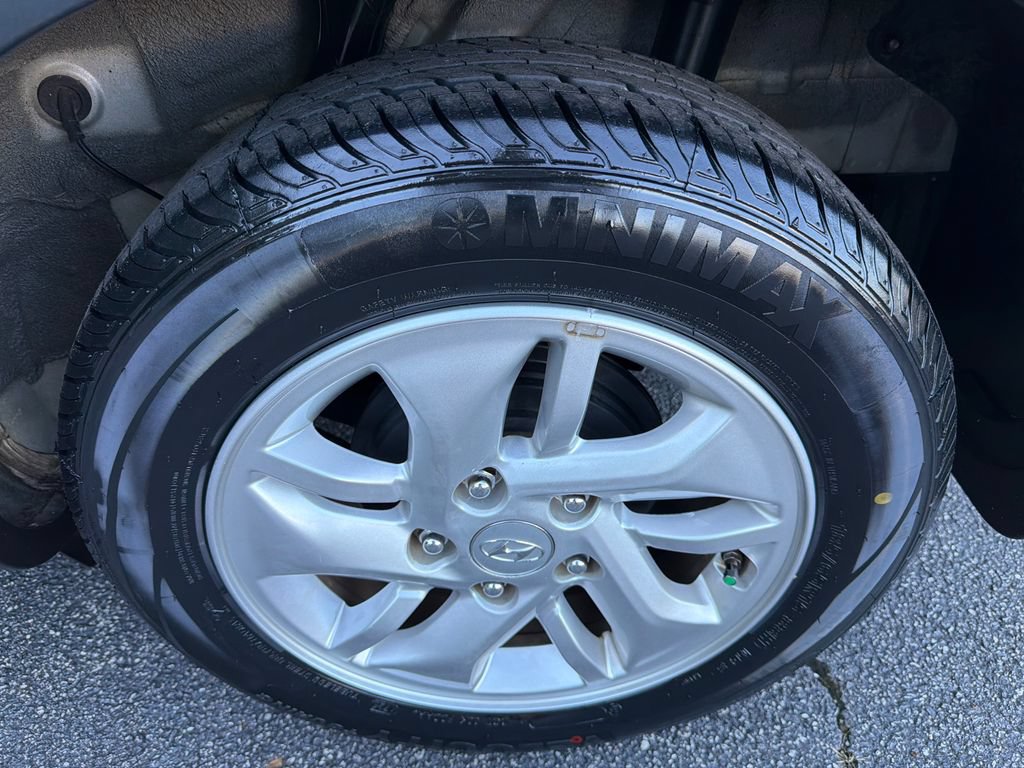 Used 2021 Hyundai Venue SE FWD image 19