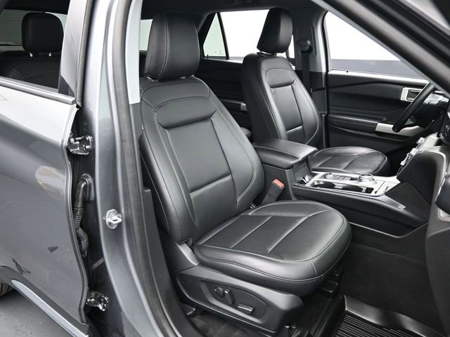 Certified 2022 Ford Explorer XLT w/ Equipment Group 202A image 28