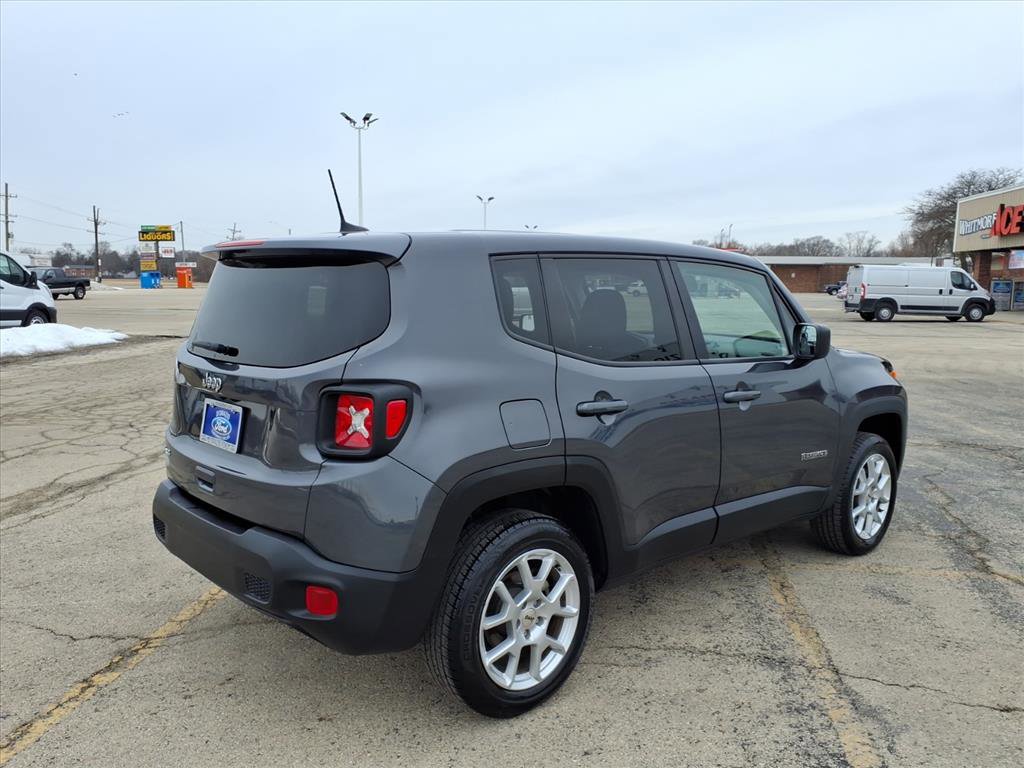 Used 2023 Jeep Renegade Latitude image 2