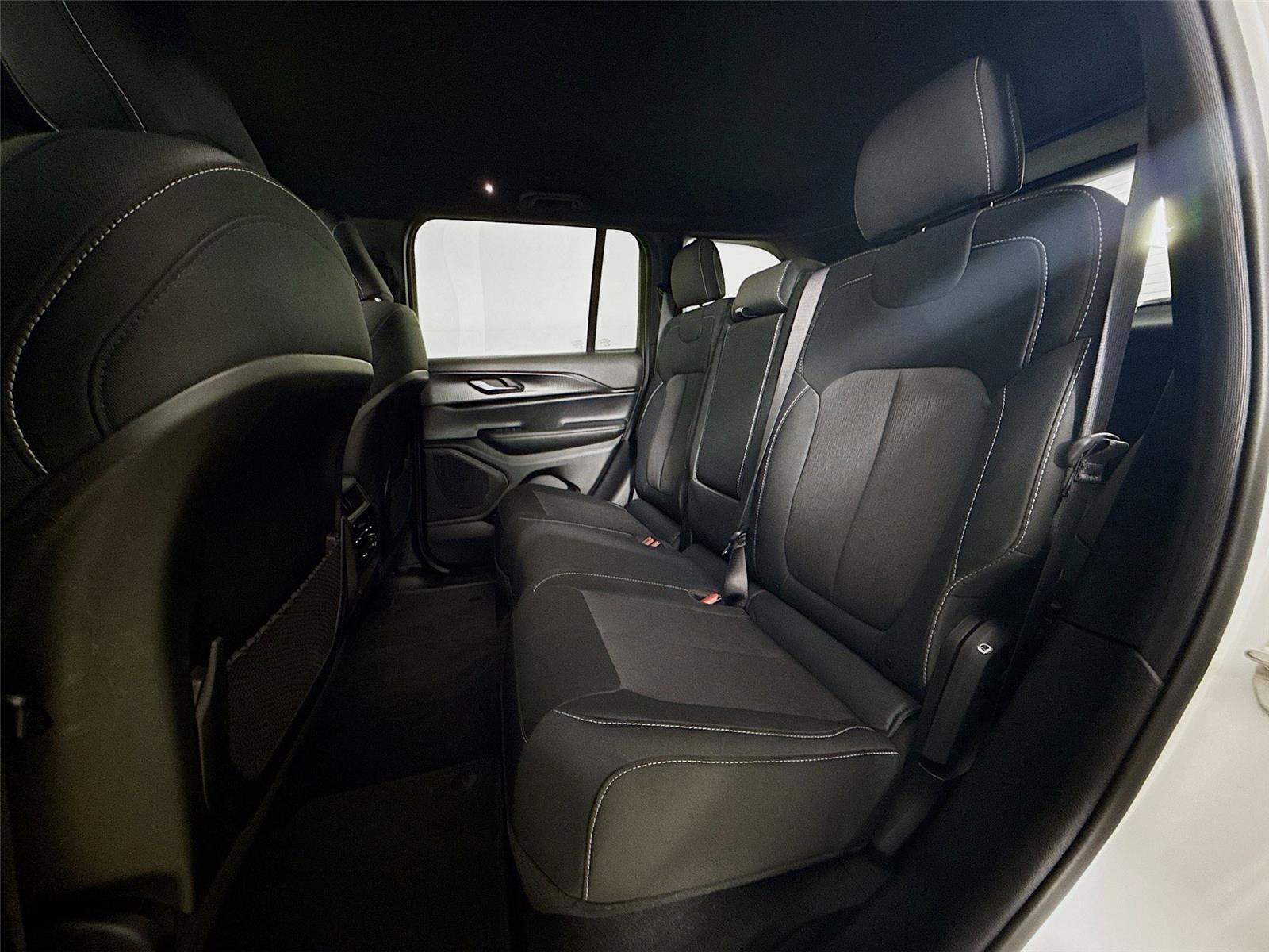 Used 2024 Jeep Grand Cherokee Laredo w/ Trailer Tow Package image 23