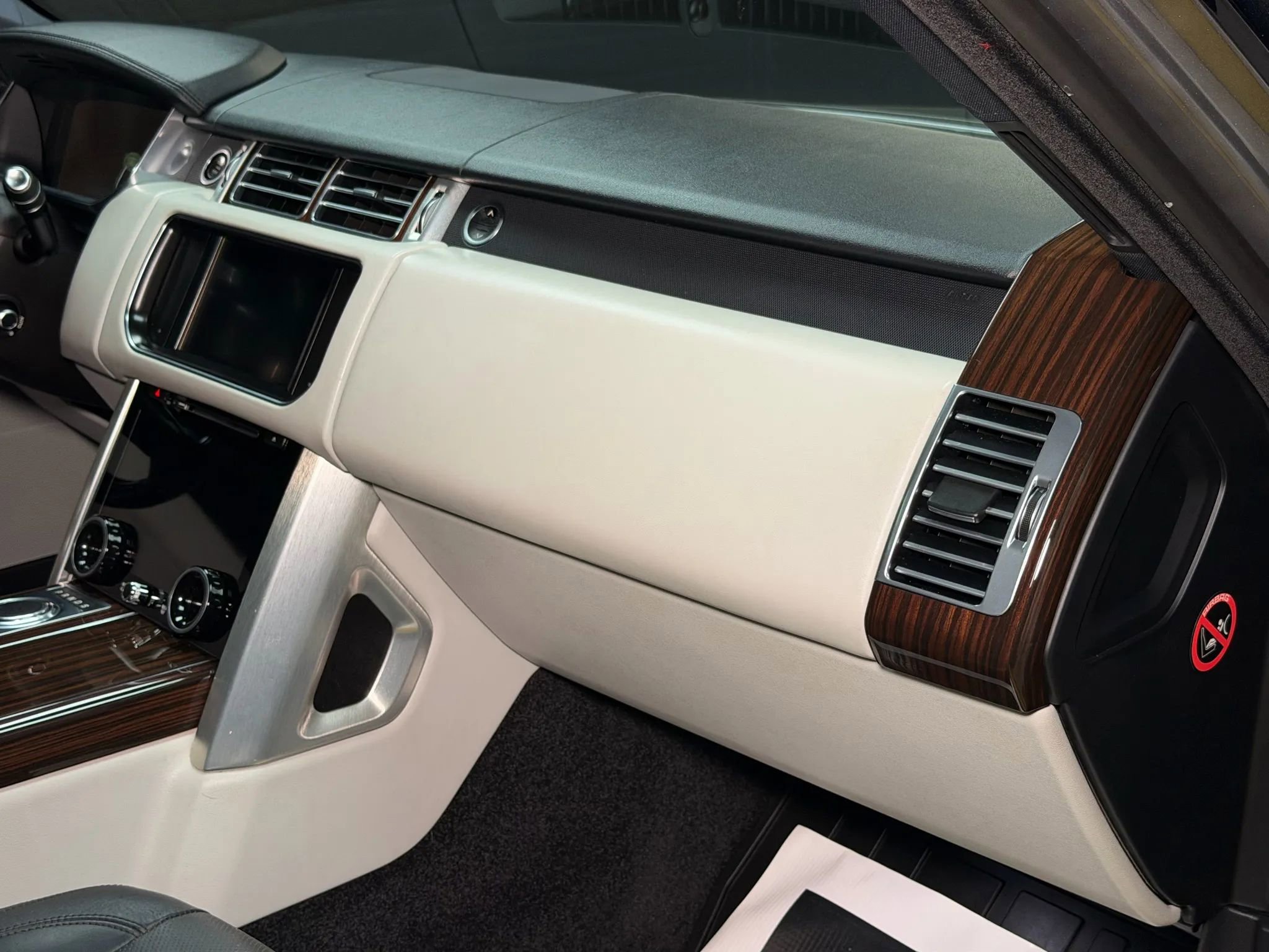 Used 2014 Land Rover Range Rover Supercharged image 52