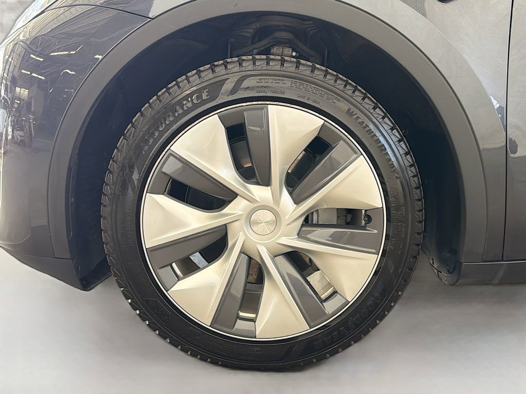 Used 2024 Tesla Model Y Long Range image 31