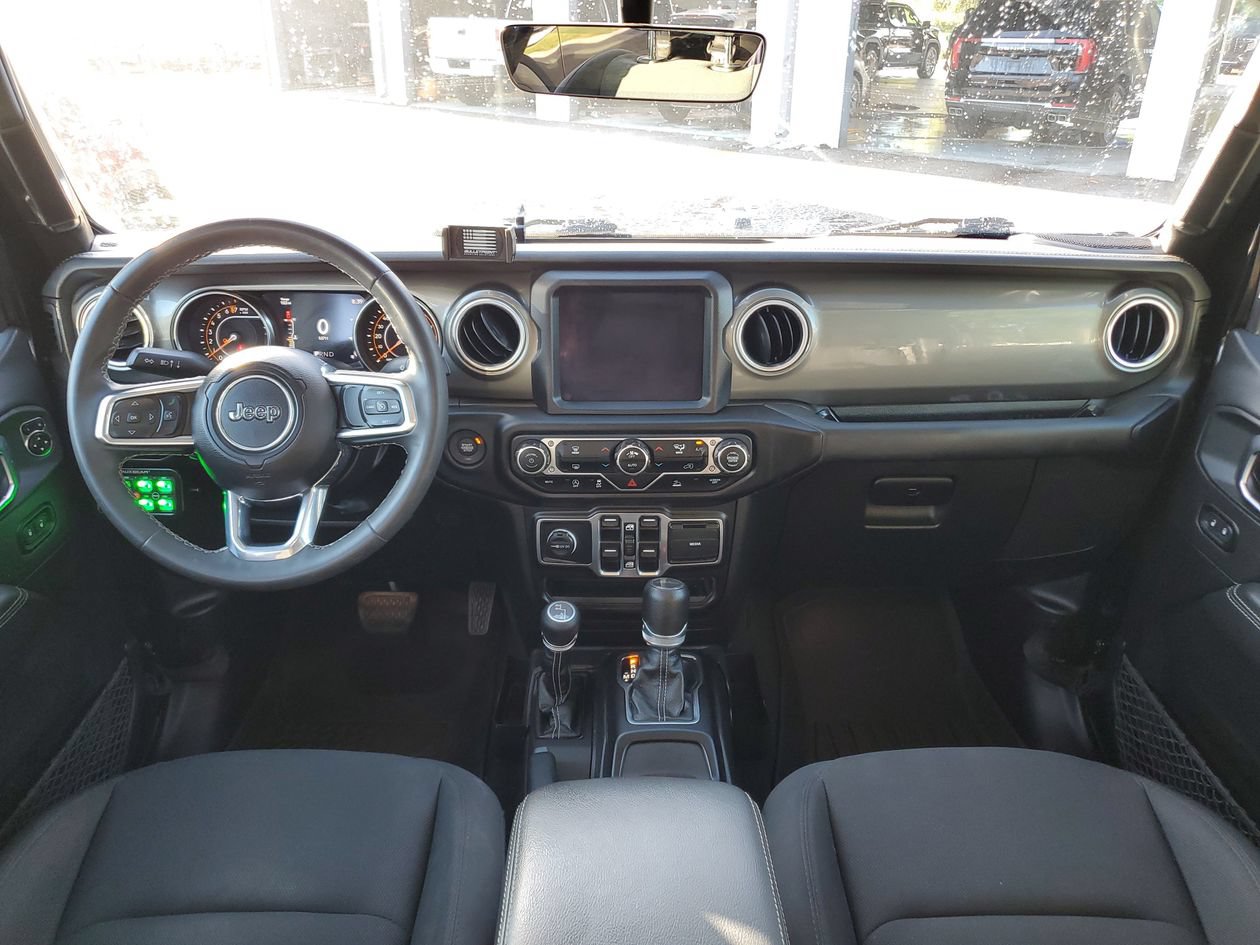 Used 2023 Jeep Gladiator Overland AWD/4WD image 11