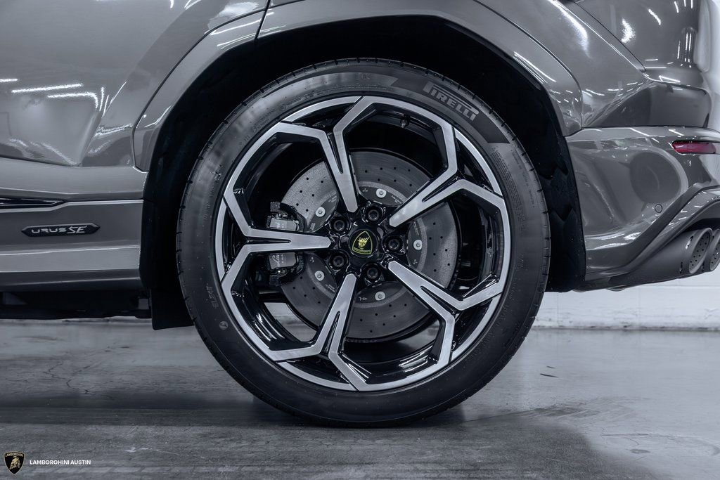 Used 2025 Lamborghini Urus SE AWD/4WD image 10