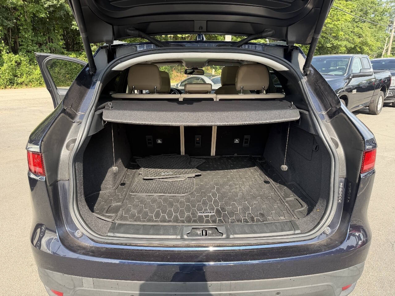 Used 2018 Jaguar F-PACE Premium AWD/4WD image 7