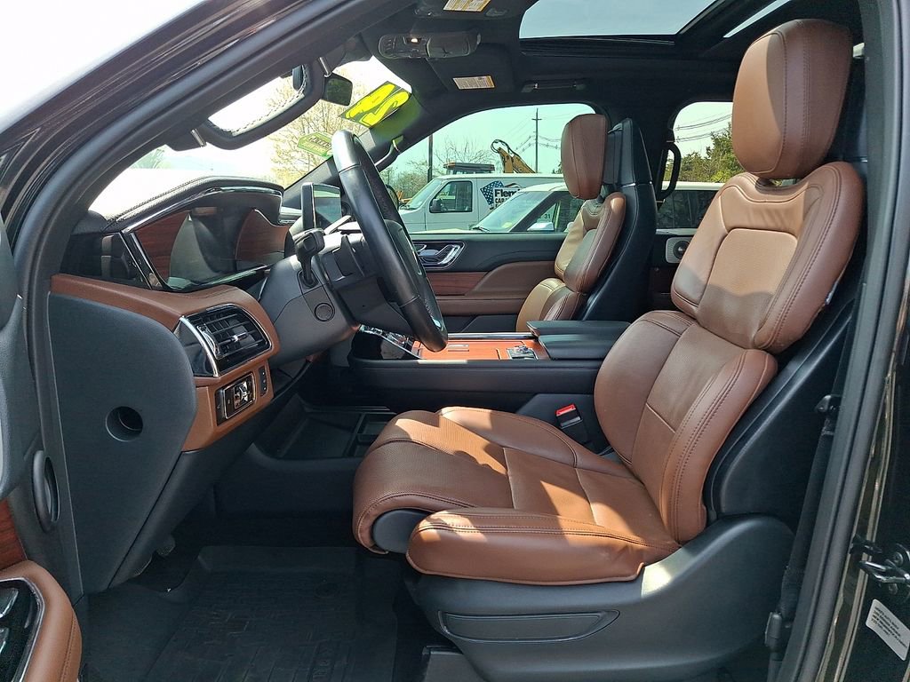 Certified 2024 Lincoln Navigator Reserve AWD/4WD image 16