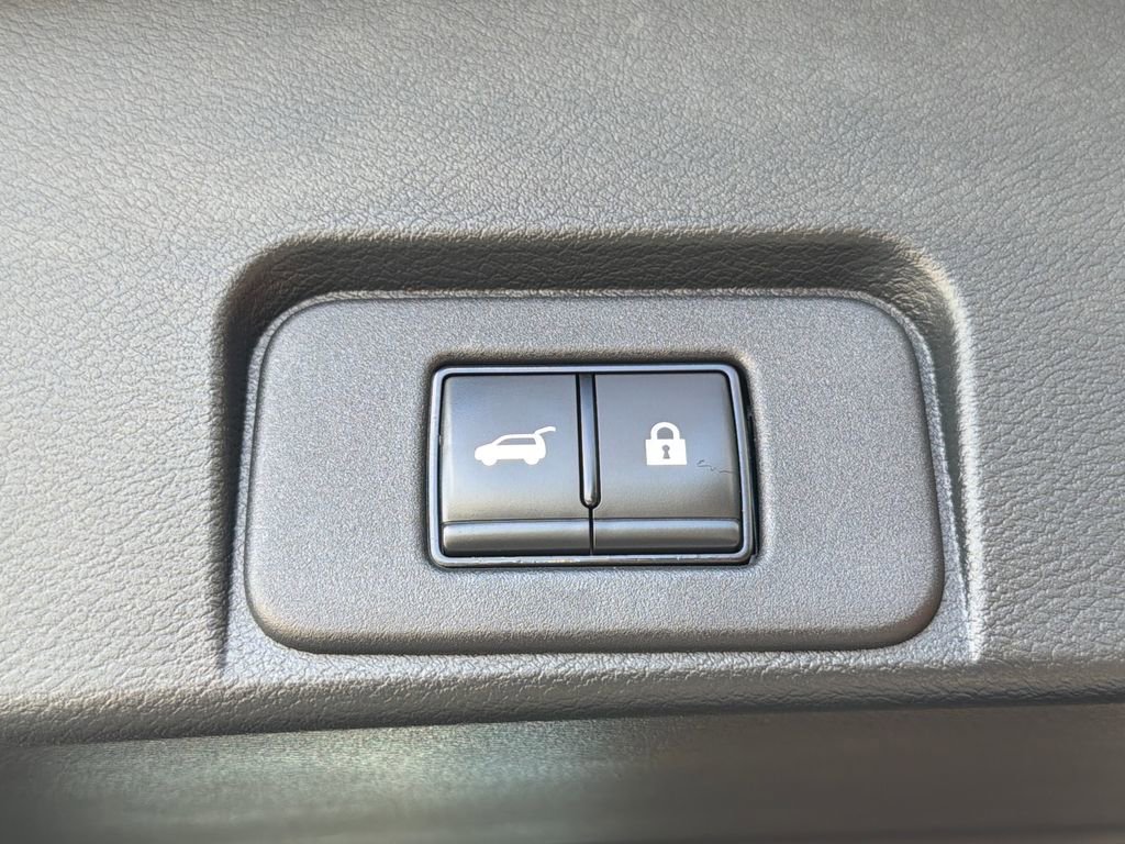 Used 2025 Nissan Rogue SL w/ Tech Package image 35
