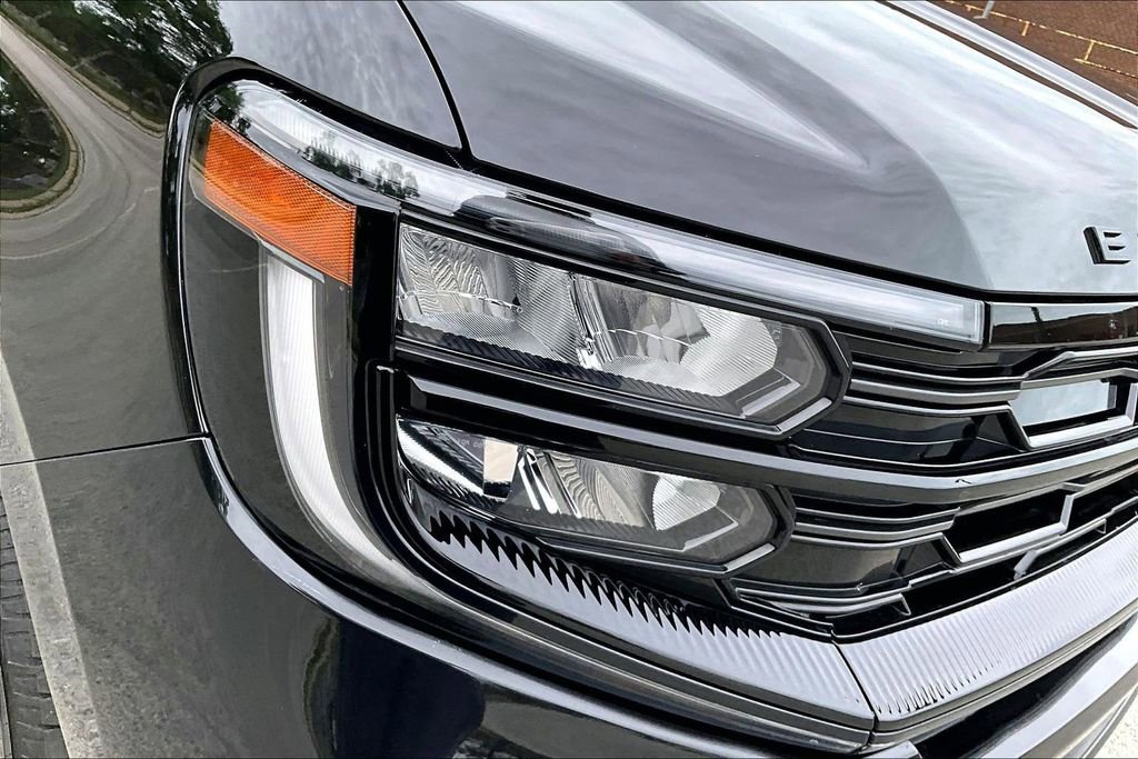 Used 2025 Ford Expedition Platinum w/ Stealth Appearance Package AWD/4WD image 29