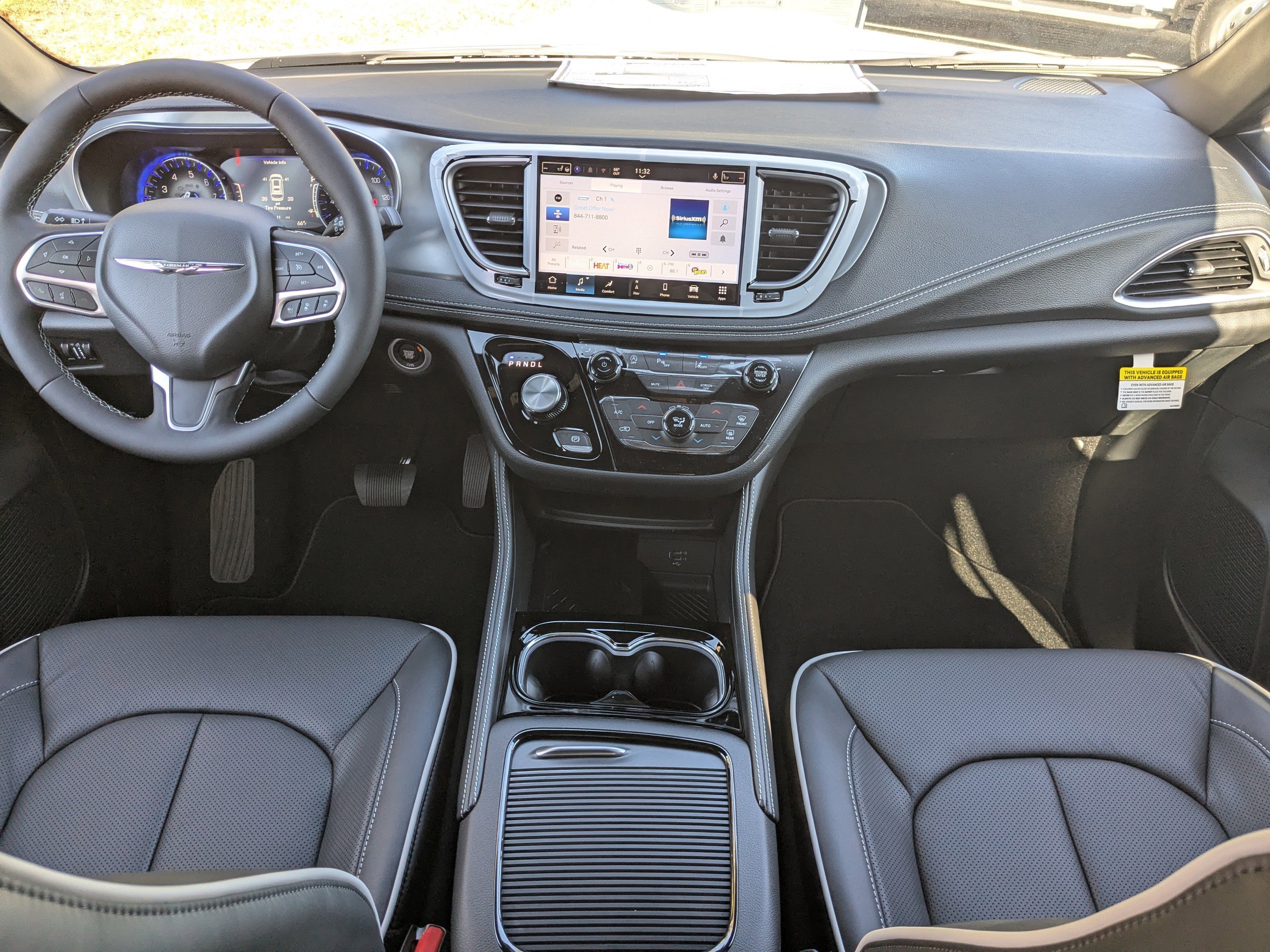 New 2026 Chrysler Pacifica Limited w/ Trailer Tow Group AWD/4WD image 14