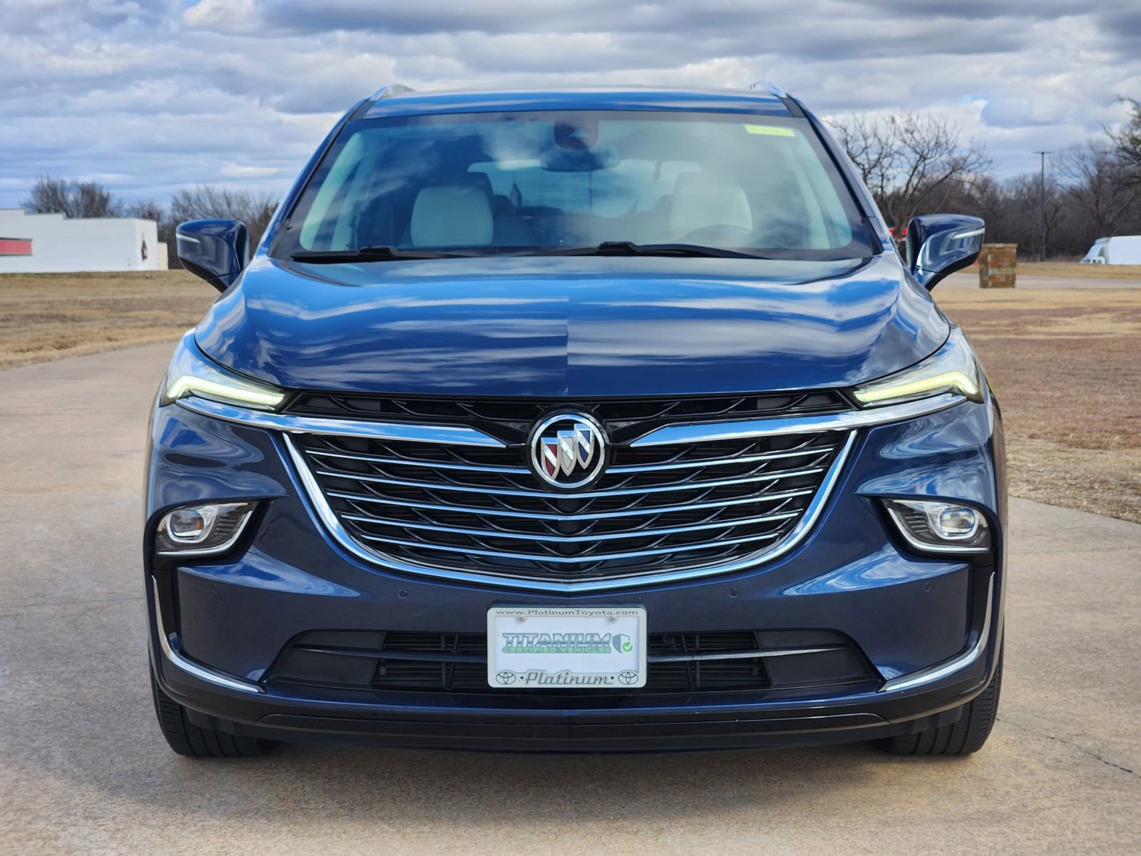 Used 2024 Buick Enclave Essence image 6