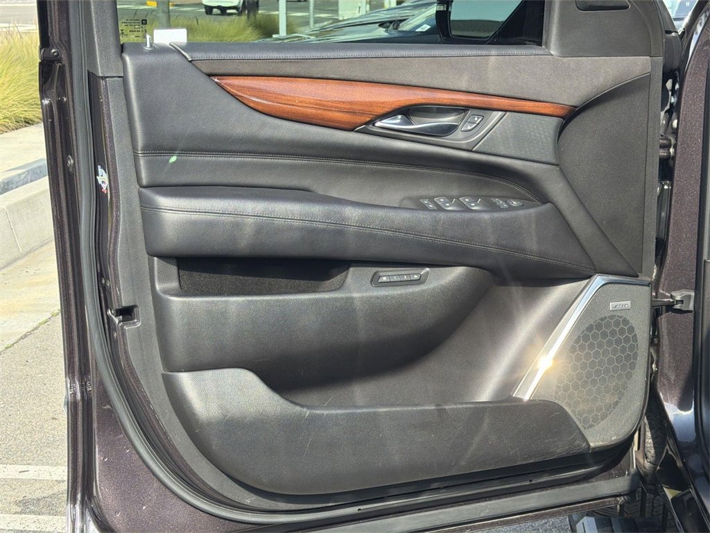 Used 2016 Cadillac Escalade ESV Premium image 19