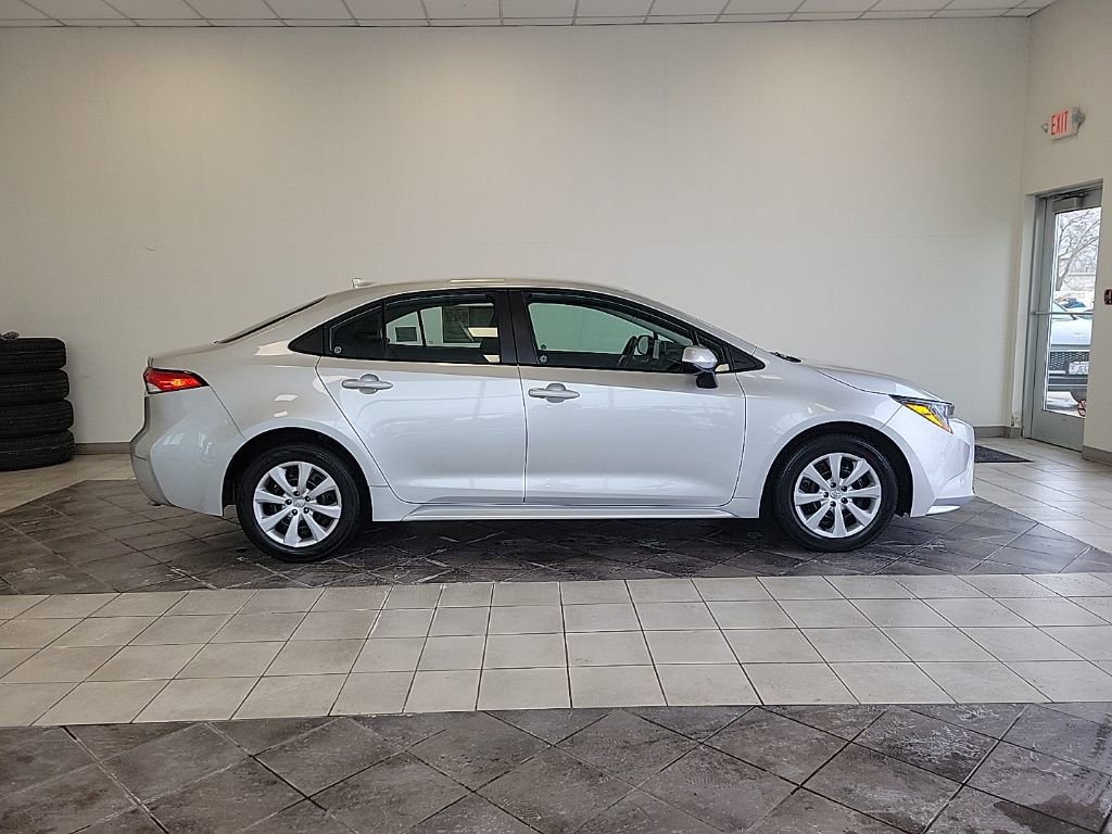 Used 2025 Toyota Corolla LE image 4