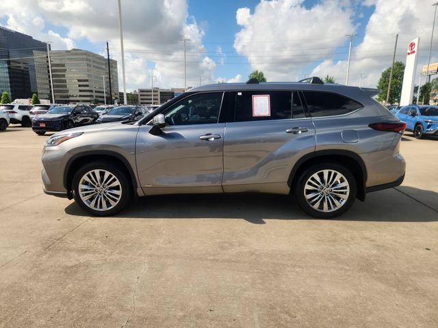 Certified 2025 Toyota Highlander Platinum AWD/4WD image 4