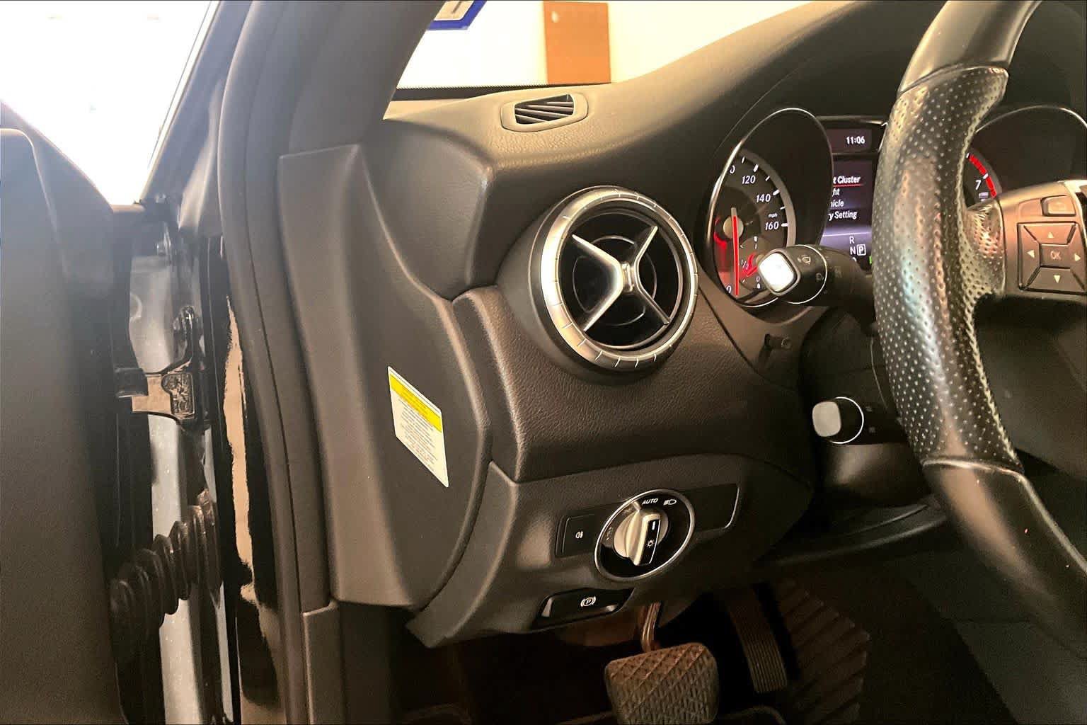 Used 2014 Mercedes-Benz CLA 250 image 28