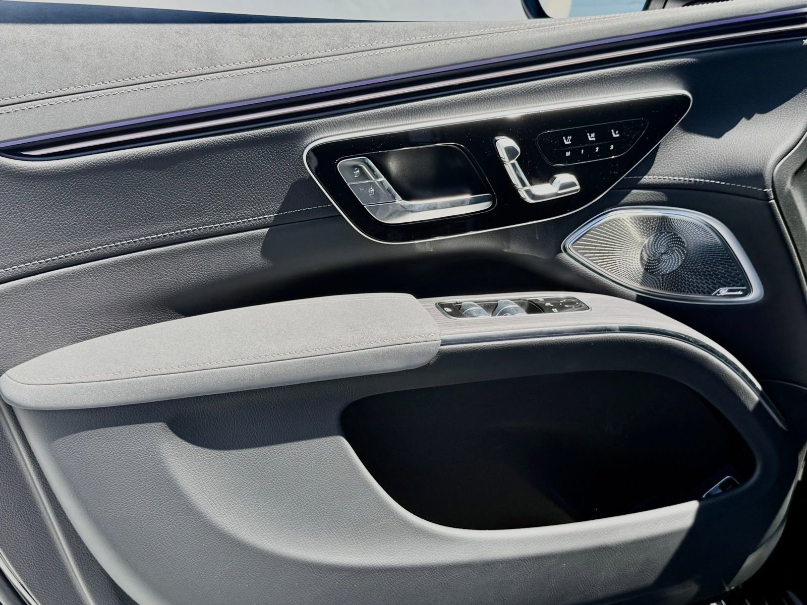 New 2026 Mercedes-Benz EQS 550 4MATIC SUV image 16