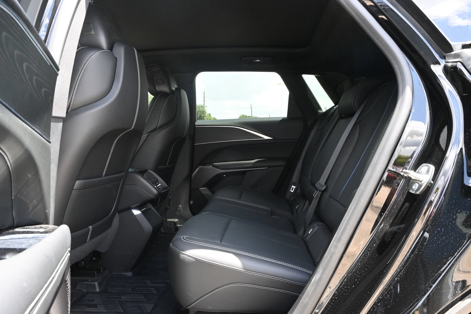 Used 2025 Cadillac Lyriq Luxury w/ LPO, Floor Liner Package AWD/4WD image 18