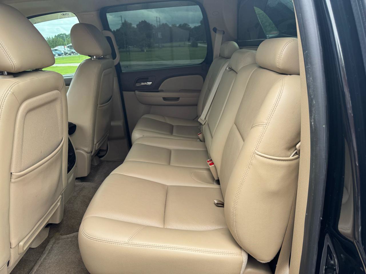 Used 2011 Chevrolet Avalanche LTZ AWD/4WD image 21