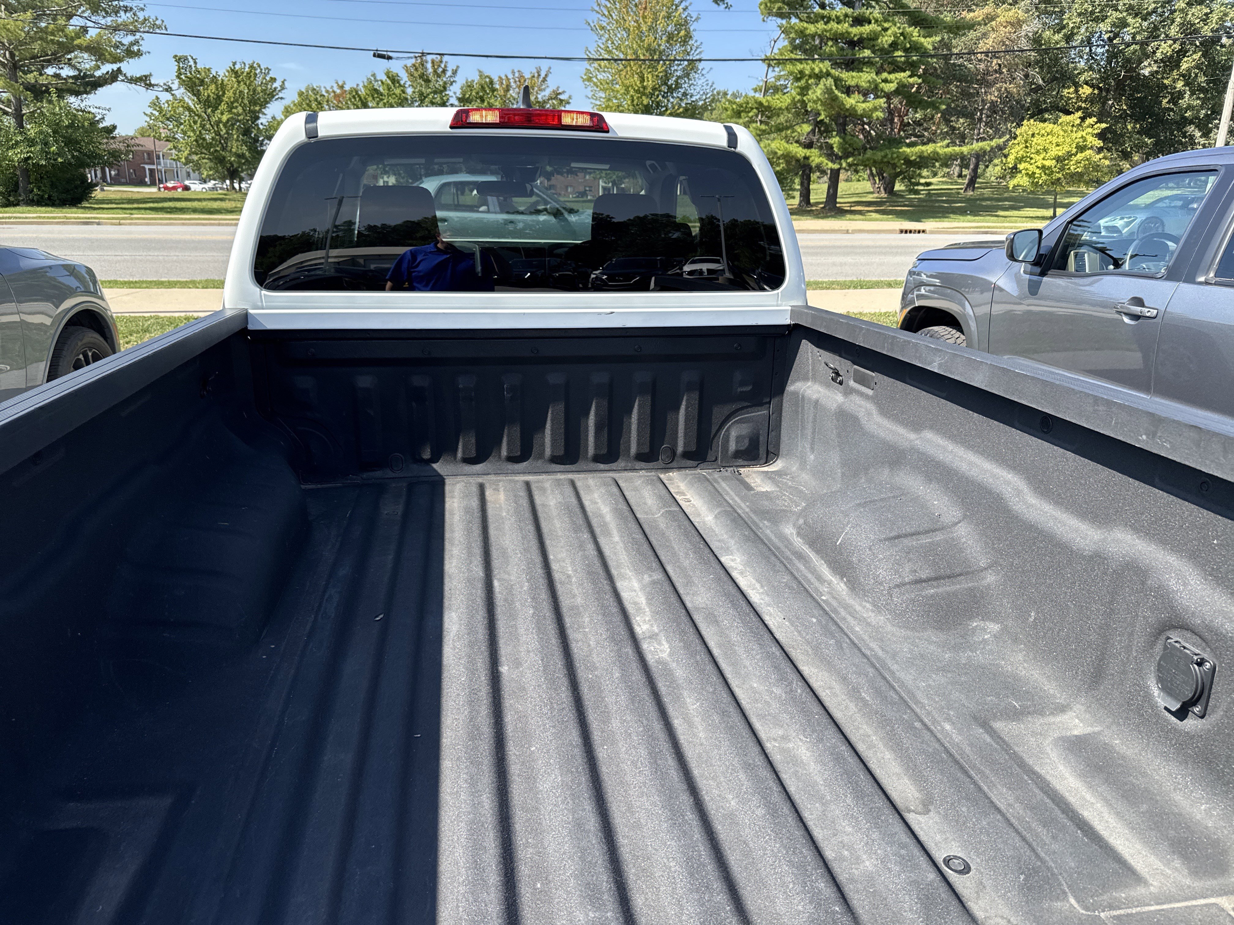 Used 2024 Nissan Frontier S w/ S Utility Package image 43