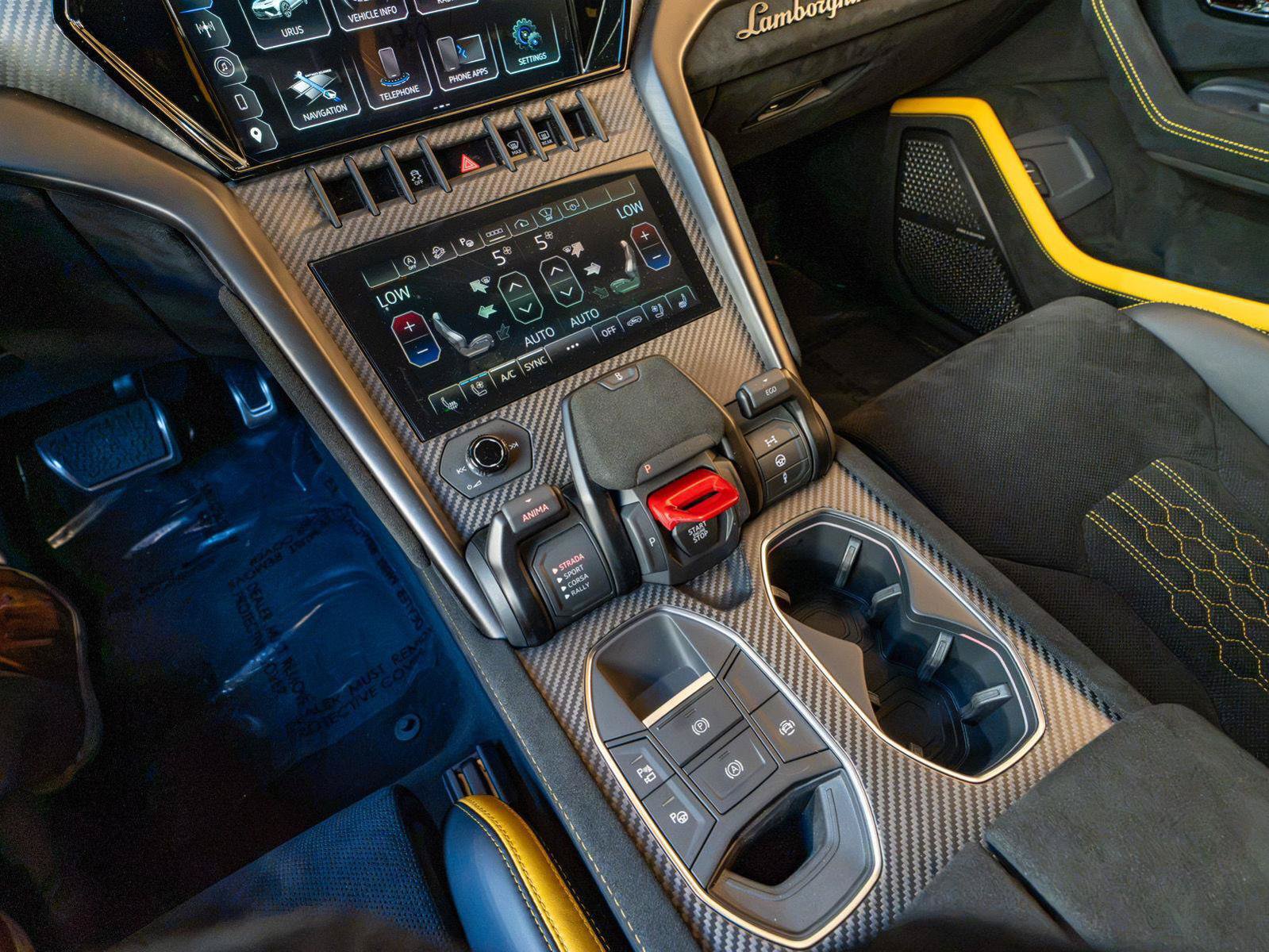 Used 2024 Lamborghini Urus Performante AWD/4WD image 21