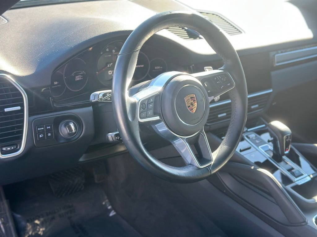 Used 2022 Porsche Cayenne Platinum Edition image 13