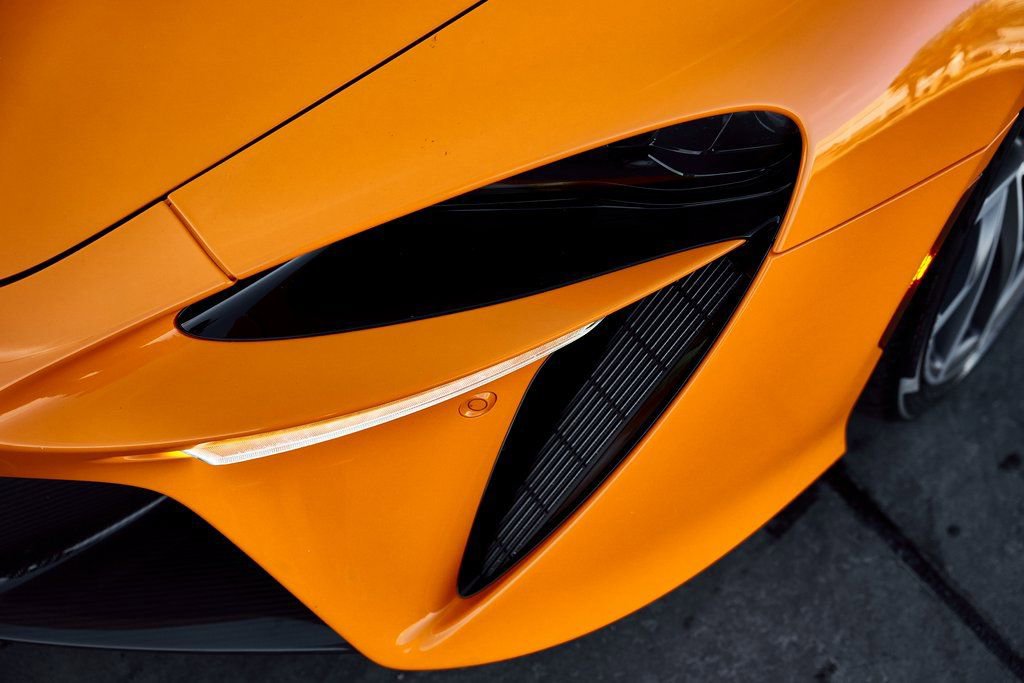 Used 2025 McLaren Artura Spider RWD image 10