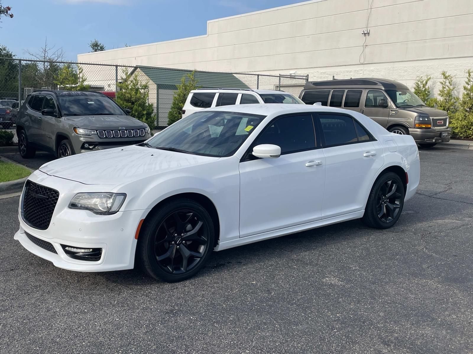 Used 2023 Chrysler 300 Touring L w/ Comfort Group RWD image 3