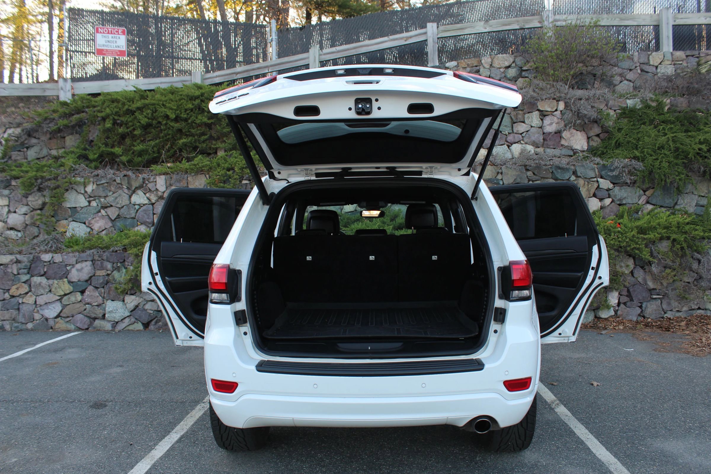 Used 2019 Jeep Grand Cherokee Altitude AWD/4WD image 10