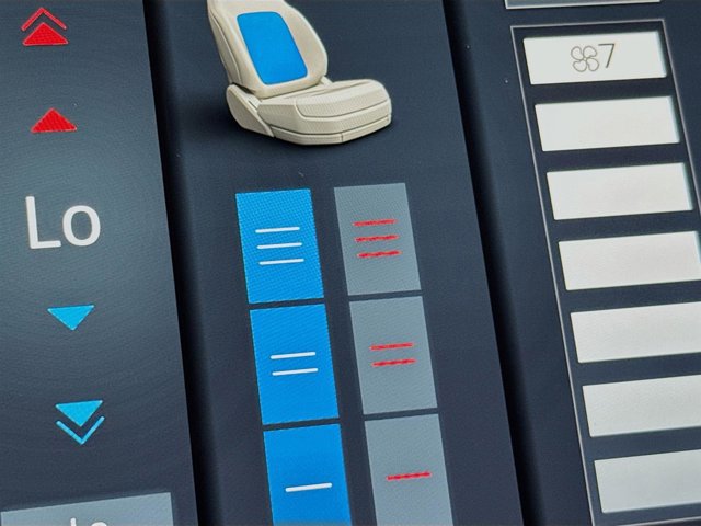 Used 2025 Land Rover Range Rover Long Wheelbase Autobiography image 23