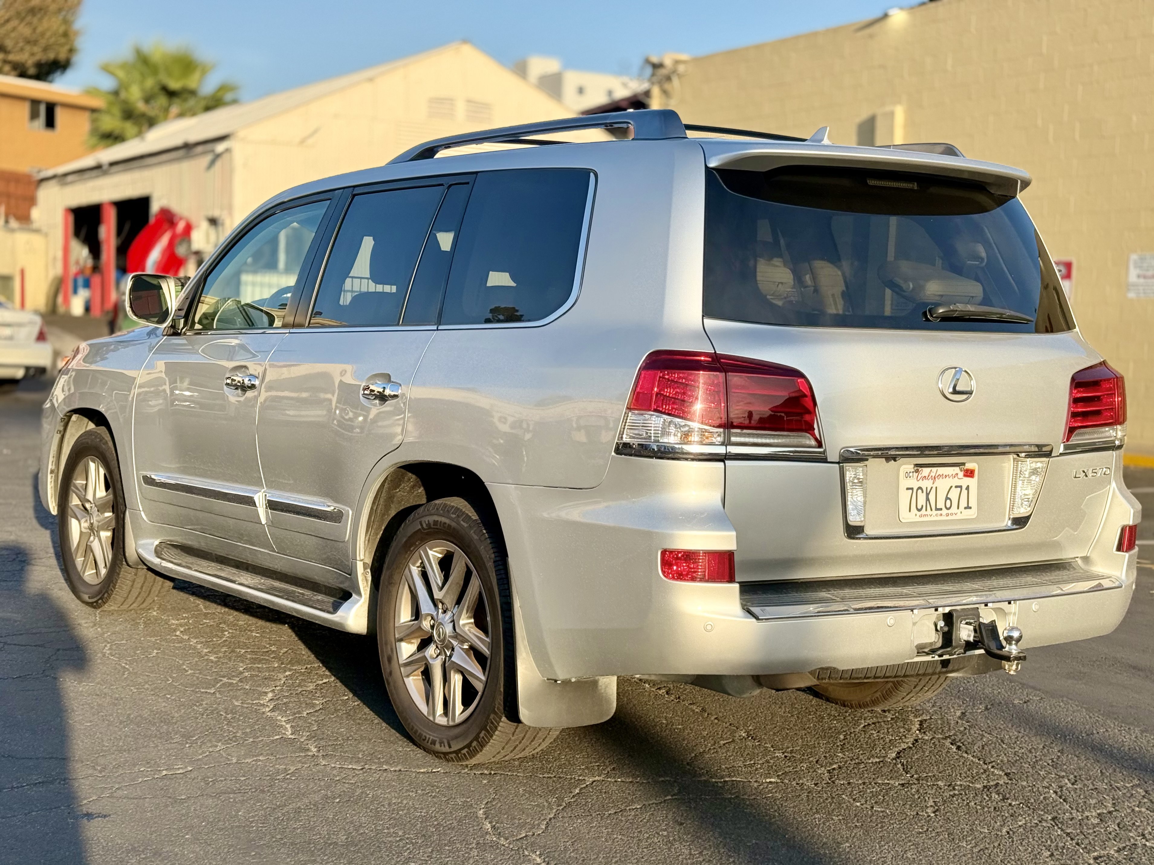 Used 2013 Lexus LX 570 4WD w/ Luxury Pkg image 15