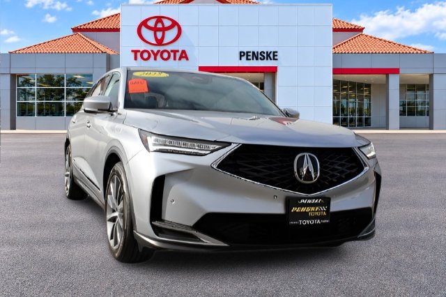Used 2025 Acura MDX w/ Technology Package FWD image 2